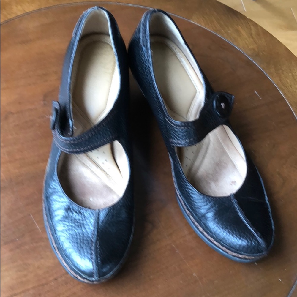Leather upper shoes